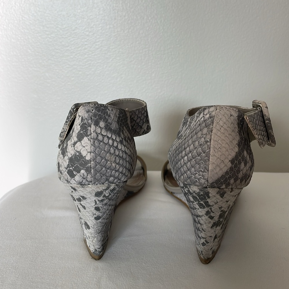 Impo Vantage Grey Snake Print Heel Upper Strap Wedge Open Toe Sandals Size 6.5 - Picture 4 of 15
